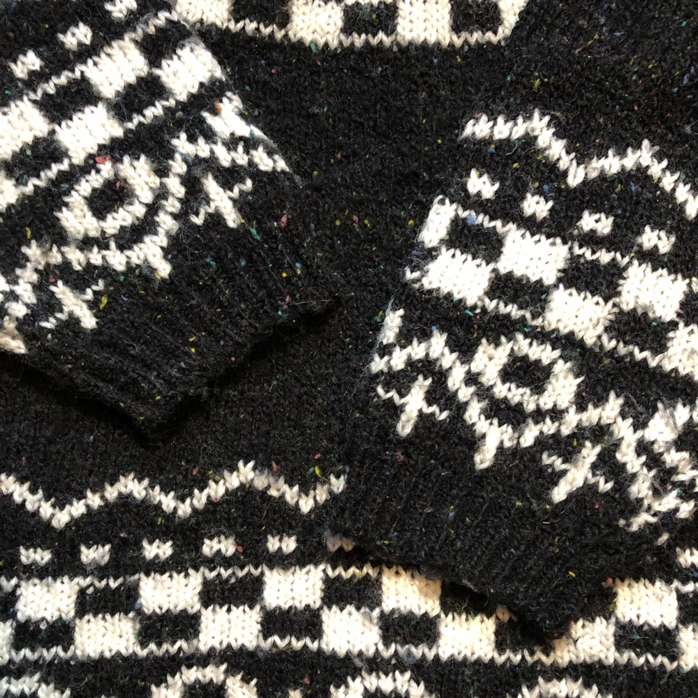 Vintage Black and White Patterned Knit Sweater - Picture 6 of 17